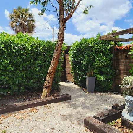 Private Aparment Studio In The Hard Of Miami Unit # 6 Opa-locka Екстериор снимка